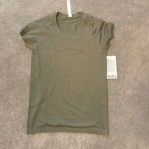 Lululemon swiftly top